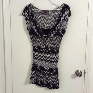 Short sleeve tunic. Almost Famous, like new, size M.